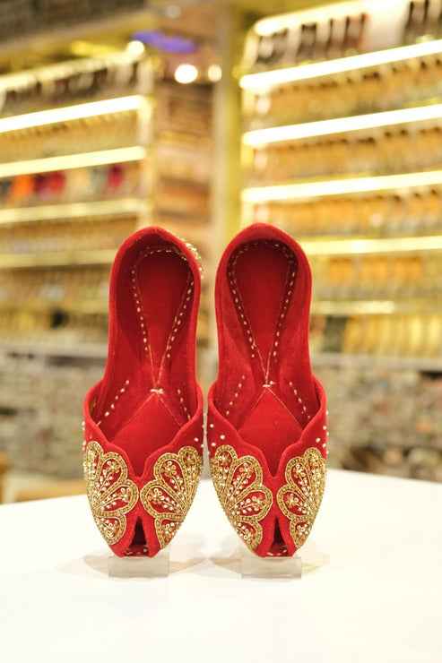 Laal Shehzaadi Bridal Embroidered Jutti