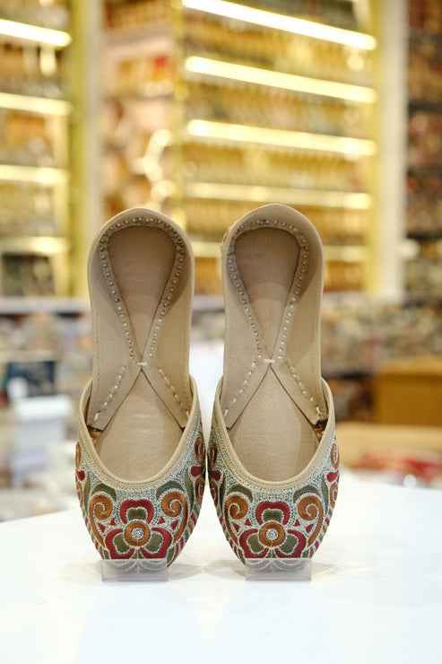 Gulnaar Beige Classic Embroidered Jutti