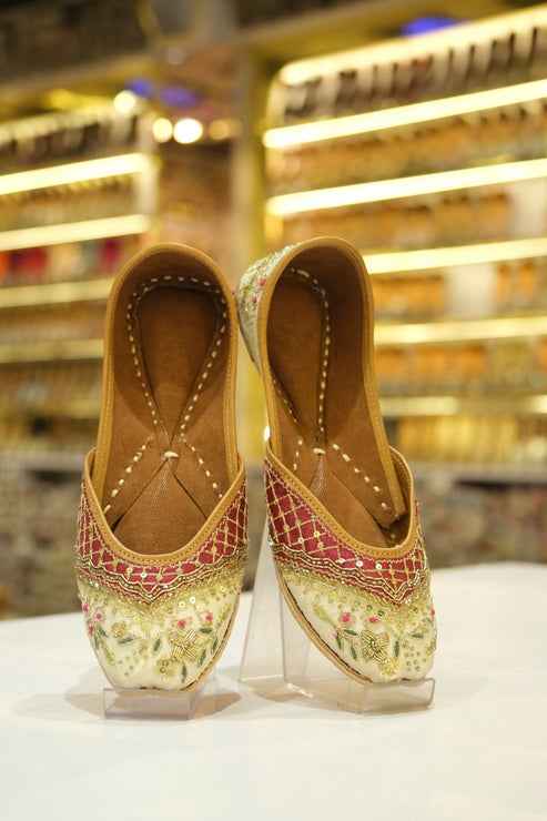 Gulrooh Ivory Festive Jutti