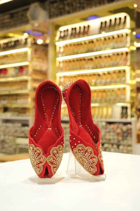 Laal Shehzaadi Bridal Embroidered Jutti