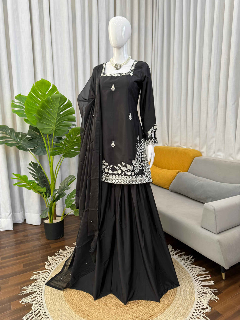 Noir Pearl Elegance Crepe Set