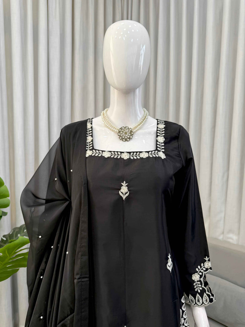 Noir Pearl Elegance Crepe Set