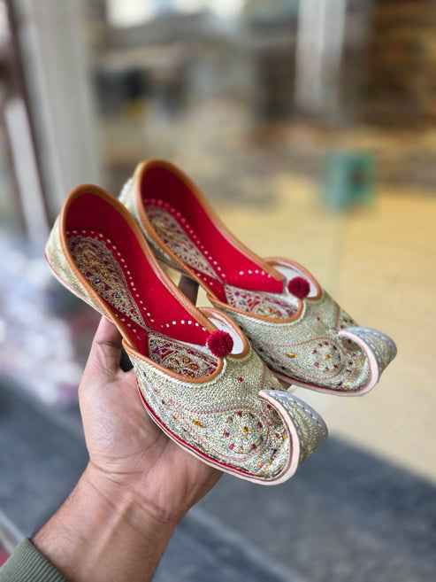 Noorika Pearl Tassel Festive Jutti