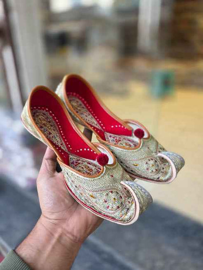 Noorika Pearl Tassel Festive Jutti