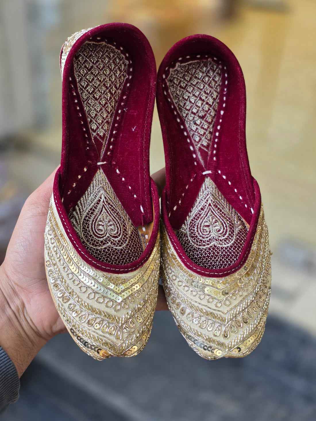 Maroon & Gold Embroidered Punjabi Jutti