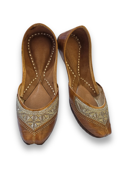 Rustic Tan Geometric Zari Heritage Jutti