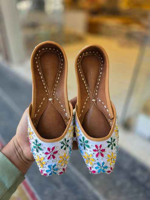 Phoolvati White Festive Jutti